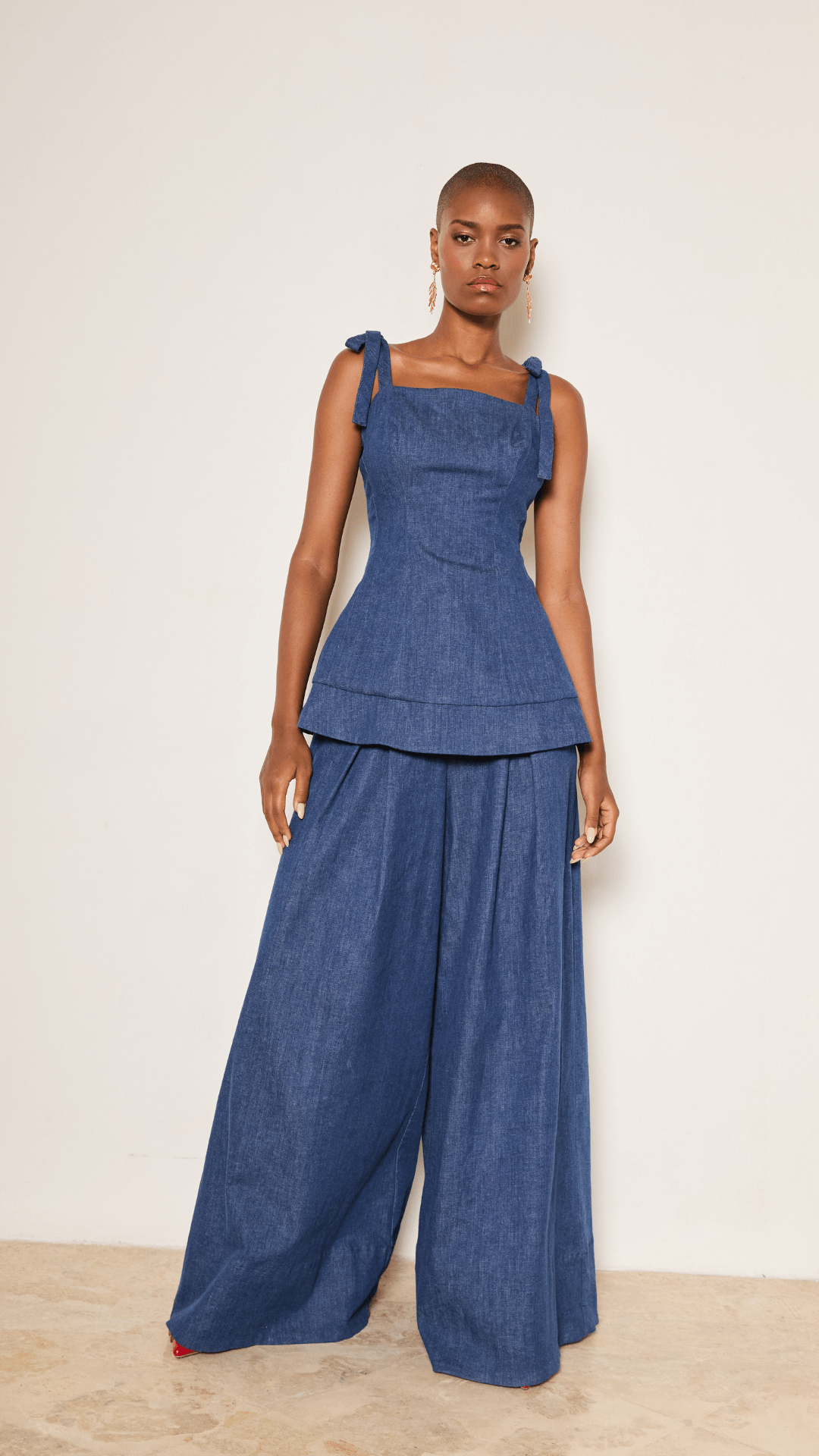 Pleated High Waist Denim Trousers In Indigo