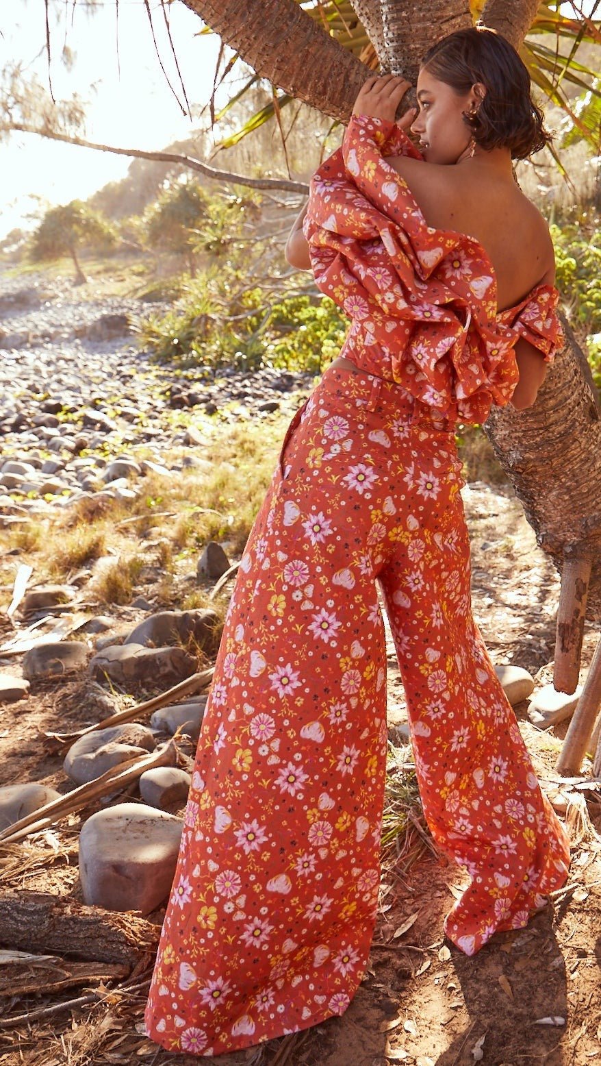 High-waisted linen trousers in Bloom Print by Mabel Brempong, tailored in Italian linen and cotton blend with deep front pleats for added volume and movement. Inspired by the wildflowers of South Africa's Namaqualand Desert, this original print captures timeless elegance in a captivating silhouette.